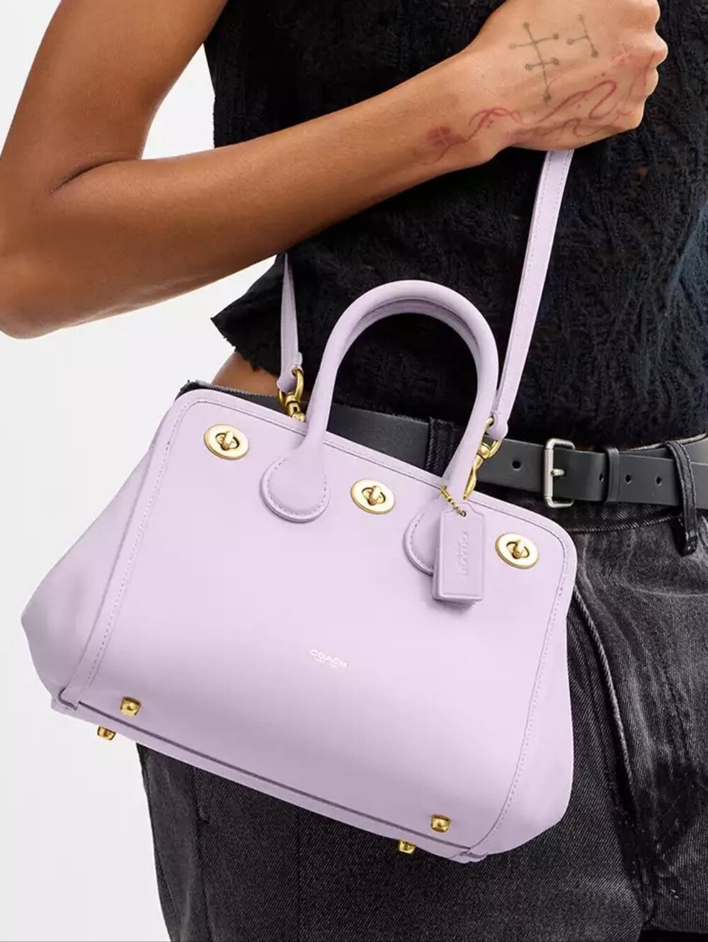 COACH RUNWAY Turnlock Tote Bag 22 - Picture 2 of 11